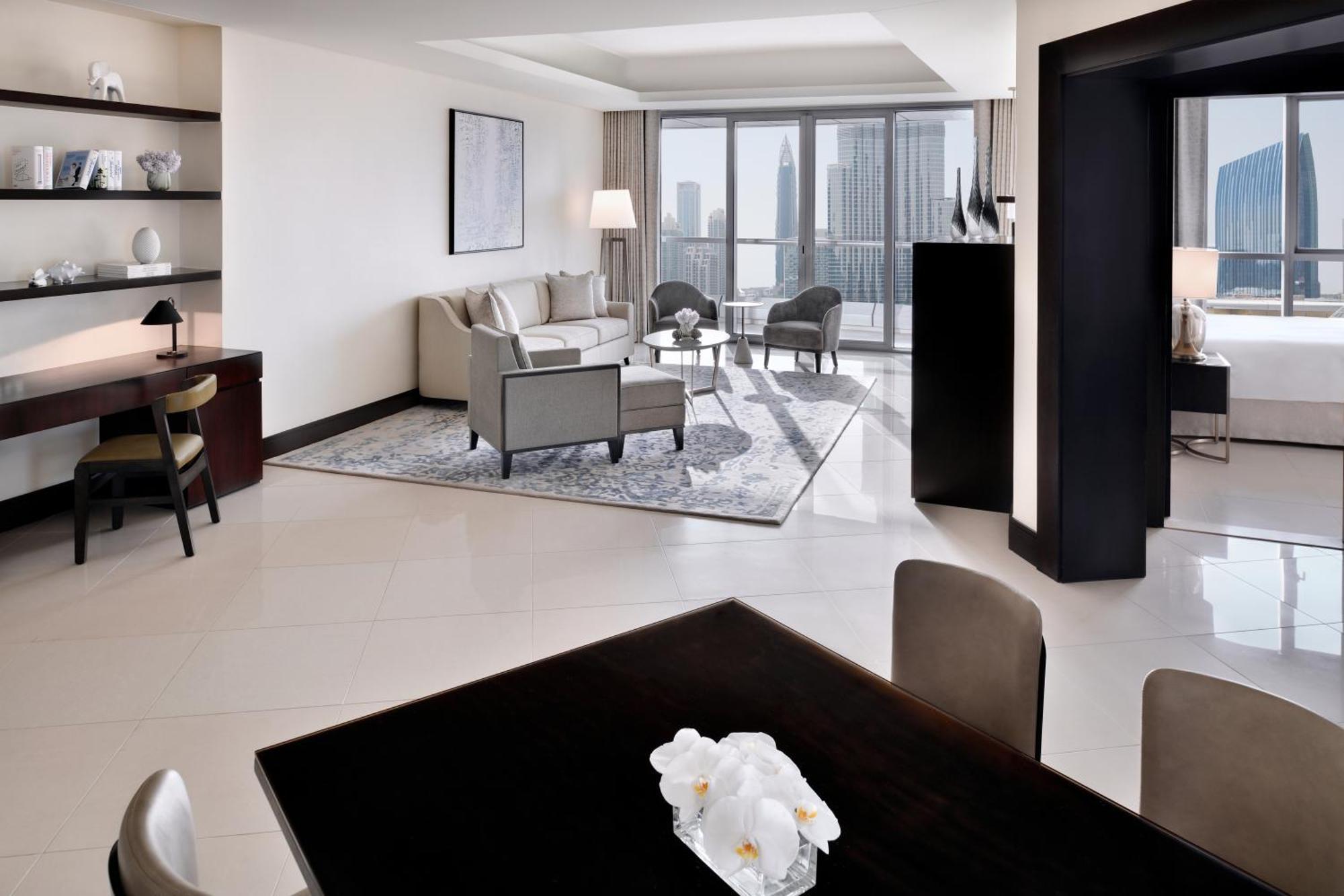 Отель Address Downtown Дубай Экстерьер фото A suite at the Ritz-Carlton, DIFC